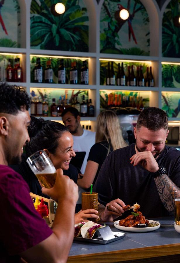 Lylo Auckland Hotel 외부 사진 The bar at the Old Blind Dogs